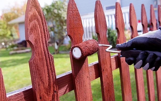 Kalkulator ilości farby do drewna – malowanie ogrodzenia