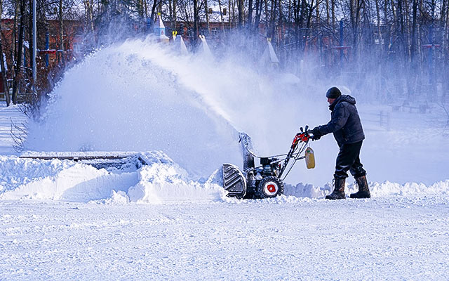 Kalkulator kosztów odśnieżania dachu, parkingu i posesji