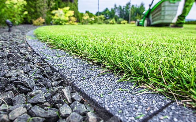 Kalkulator obrzeży trawnikowych – porównanie kosztów materiału i robocizny
