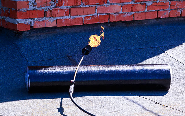 Kalkulator papy na dach – oblicz ilość rolek i koszt materiału