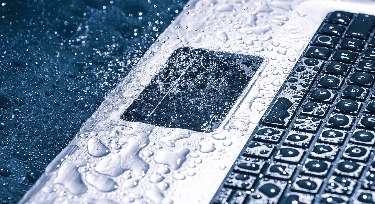 Ile kosztuje naprawa laptopa po zalaniu i co warto wiedzieć?