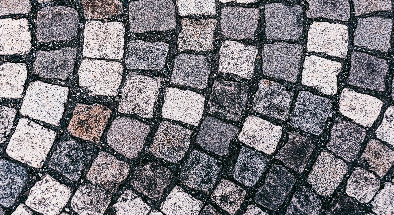 Impregnacja kostki brukowej – czy warto i ile to kosztuje?